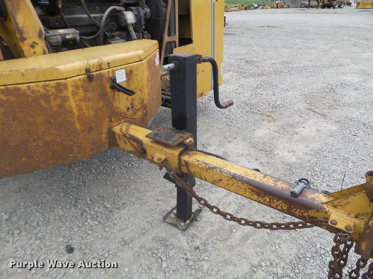 image for item FM9334 2004 Vermeer BC1800XL wood chipper