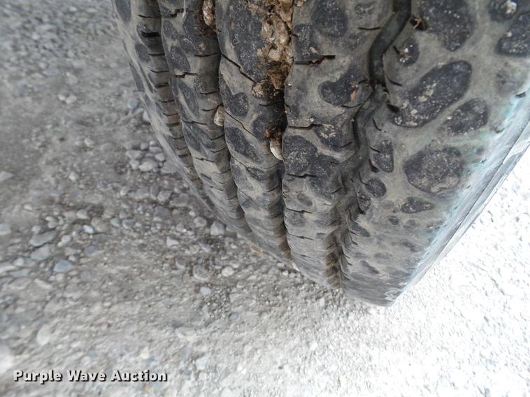 image for item FM9334 2004 Vermeer BC1800XL wood chipper