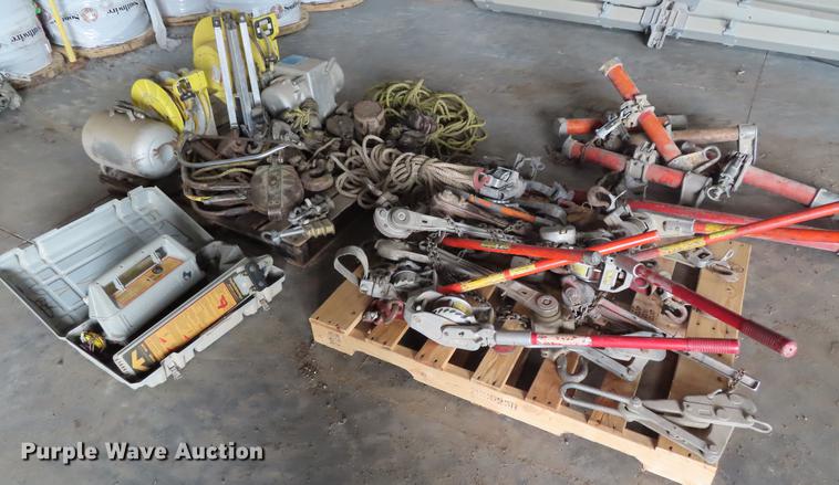 image for item G1706 Electrical items