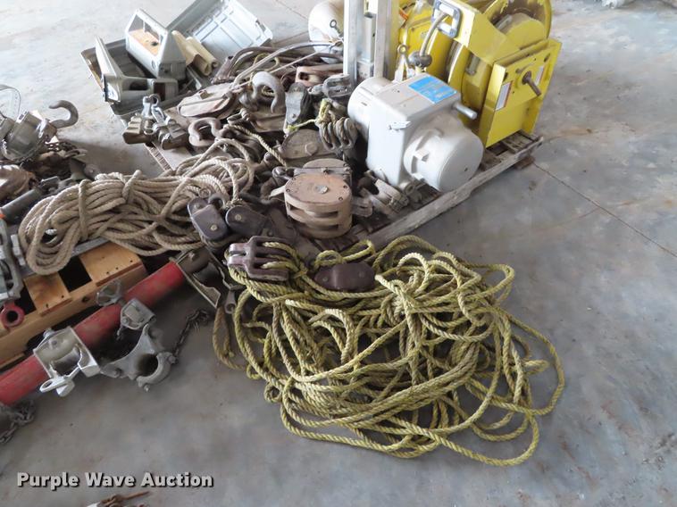 image for item G1706 Electrical items