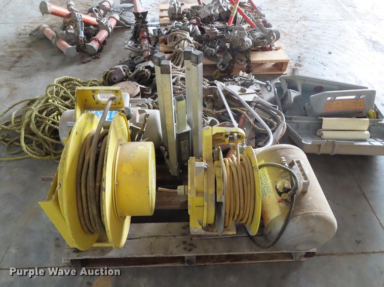 image for item G1706 Electrical items