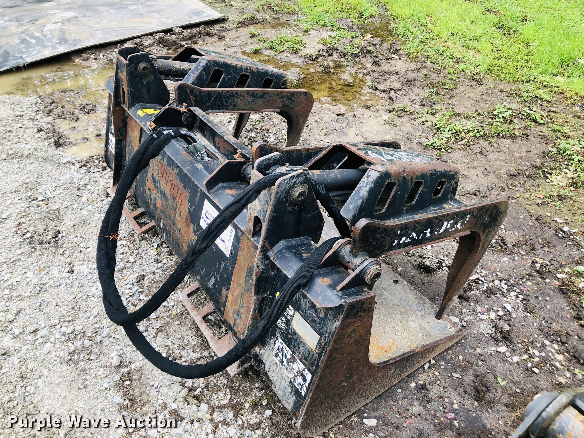 Bradco G66BC skid steer grapple bucket in Pana, IL Item DF6590 sold