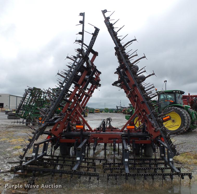 image for item CD9616 Case IH Tigermate II field cultivator