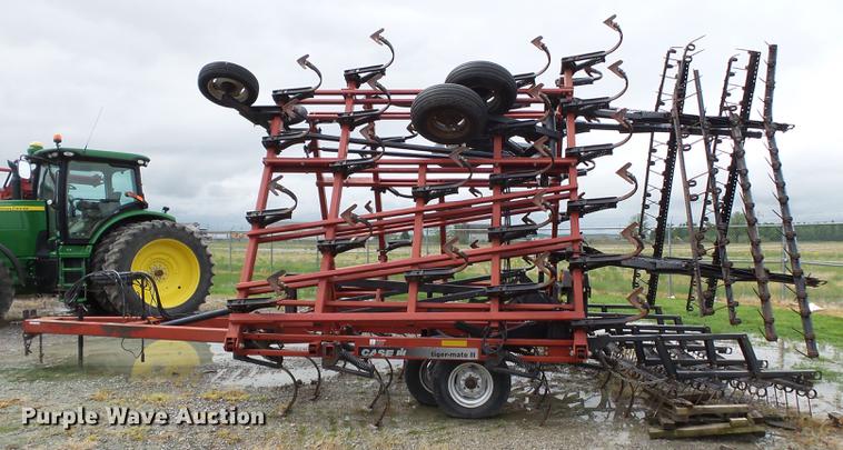 image for item CD9616 Case IH Tigermate II field cultivator