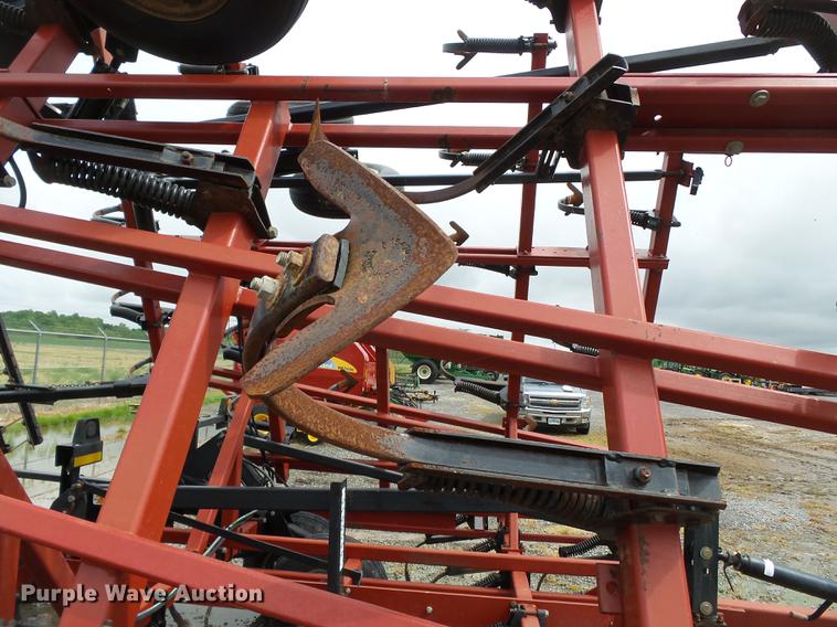 image for item CD9616 Case IH Tigermate II field cultivator