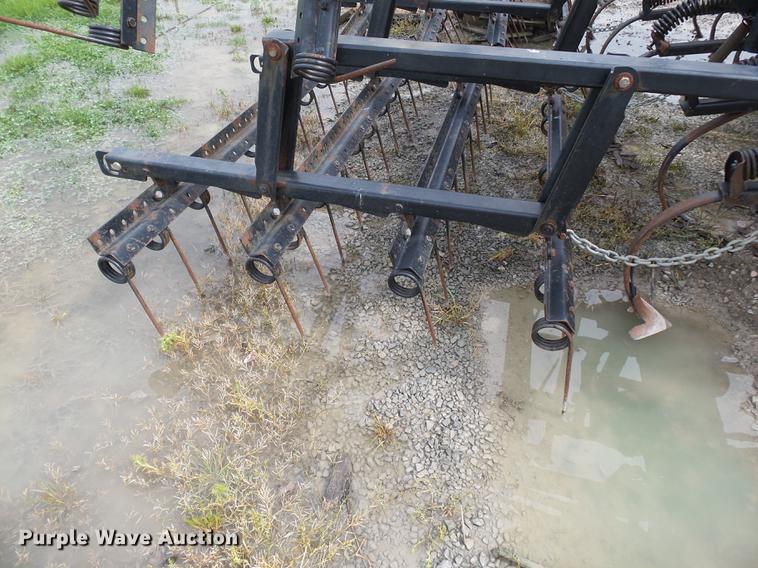 image for item CD9616 Case IH Tigermate II field cultivator