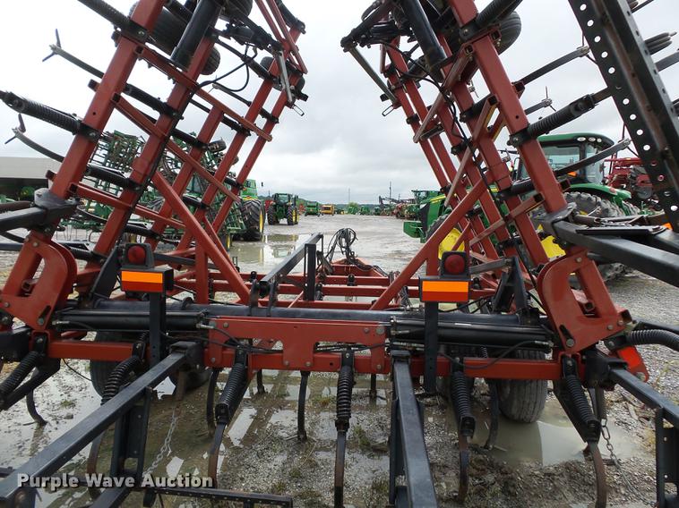 image for item CD9616 Case IH Tigermate II field cultivator