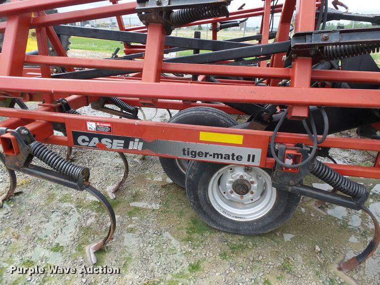 image for item CD9616 Case IH Tigermate II field cultivator