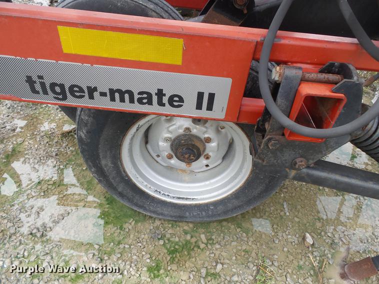 image for item CD9616 Case IH Tigermate II field cultivator