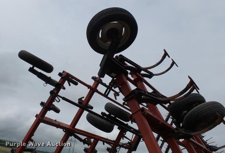 image for item CD9616 Case IH Tigermate II field cultivator