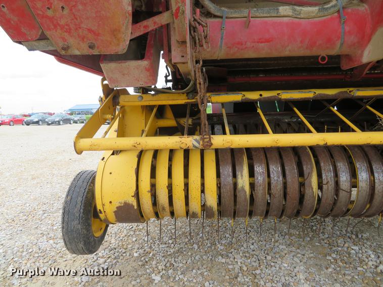 image for item DE8054 2008 New Holland BR7090 round baler