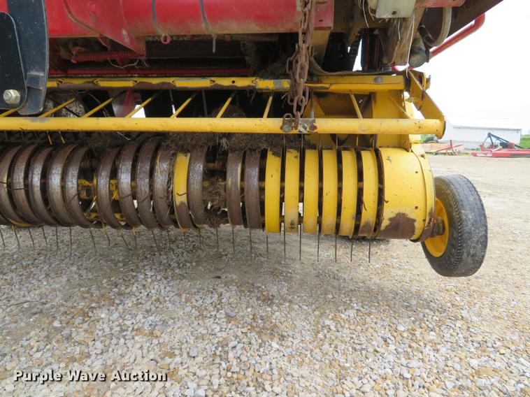 image for item DE8054 2008 New Holland BR7090 round baler