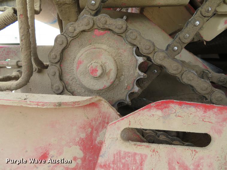 image for item DE8054 2008 New Holland BR7090 round baler