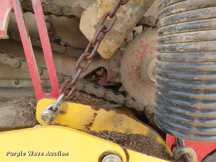 image for item DE8054 2008 New Holland BR7090 round baler