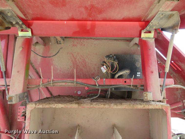 image for item DE8054 2008 New Holland BR7090 round baler