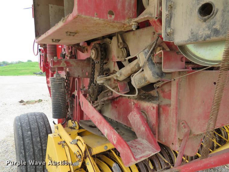 image for item DE8054 2008 New Holland BR7090 round baler