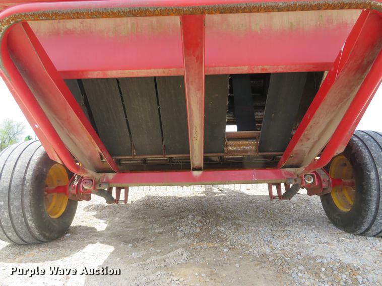 image for item DE8054 2008 New Holland BR7090 round baler