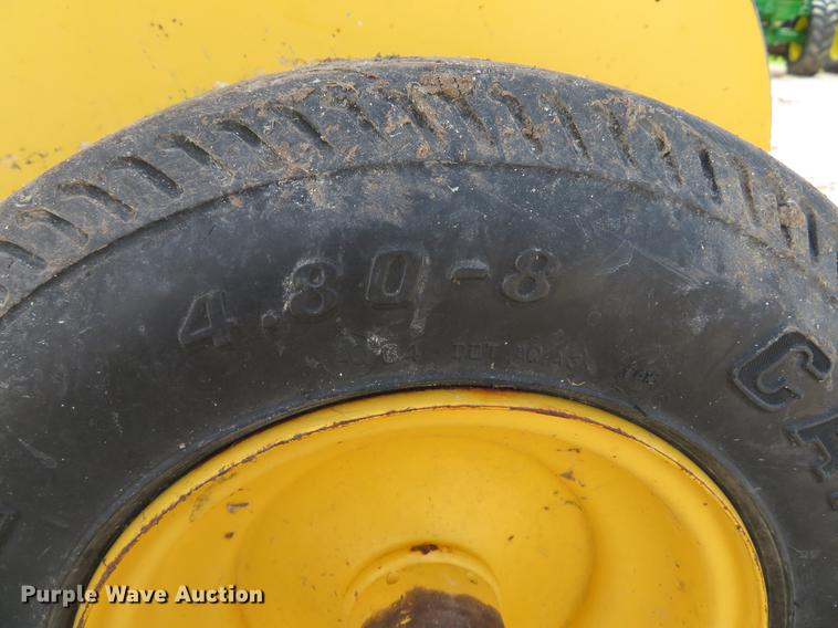 image for item DE8054 2008 New Holland BR7090 round baler