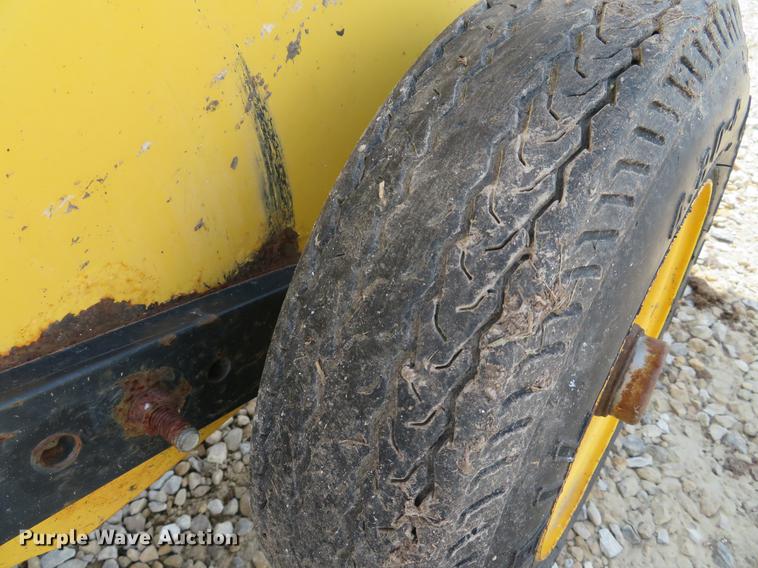 image for item DE8054 2008 New Holland BR7090 round baler