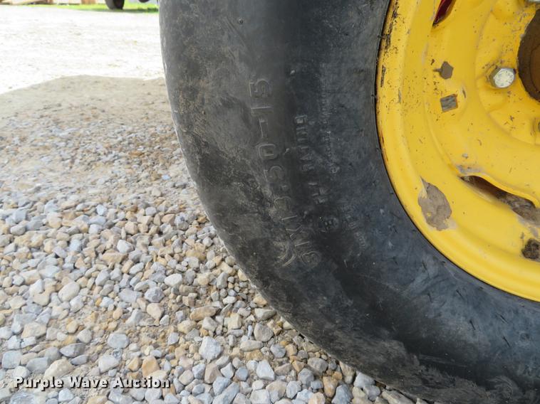 image for item DE8054 2008 New Holland BR7090 round baler