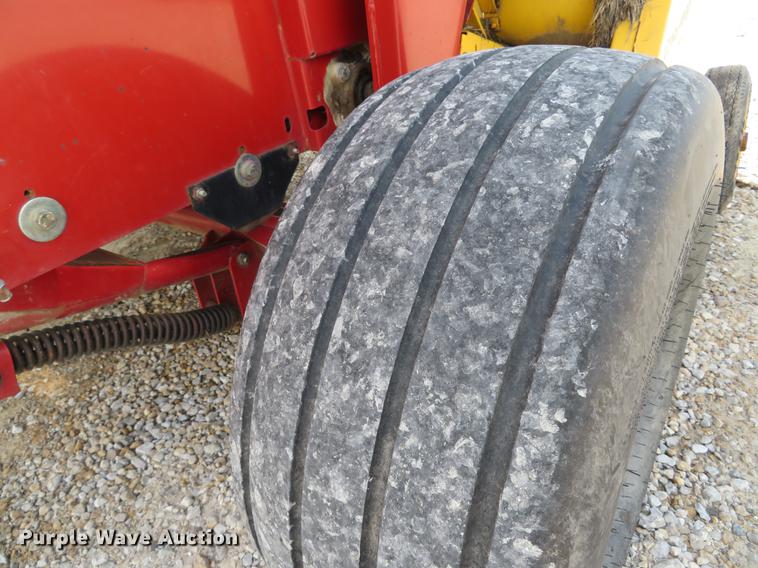 image for item DE8054 2008 New Holland BR7090 round baler