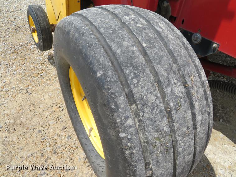 image for item DE8054 2008 New Holland BR7090 round baler