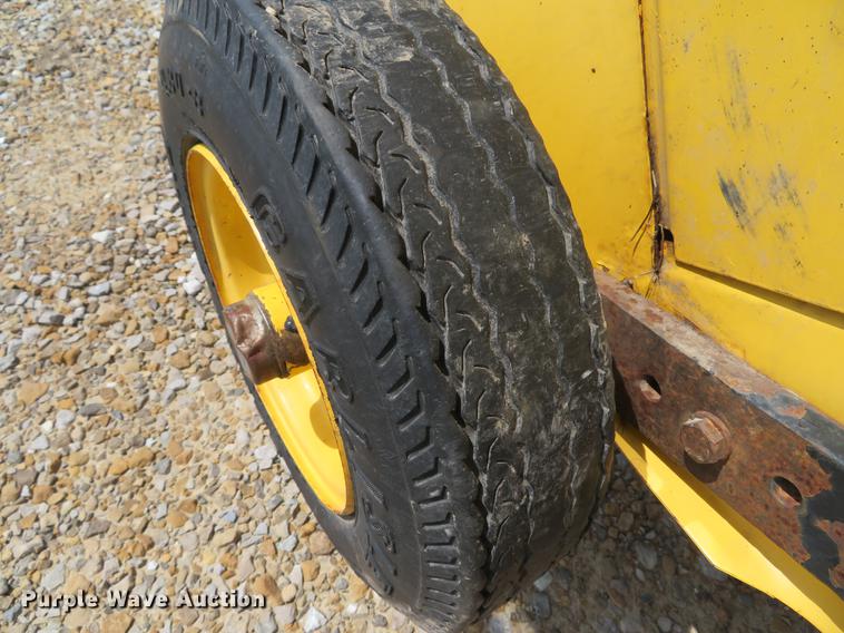 image for item DE8054 2008 New Holland BR7090 round baler