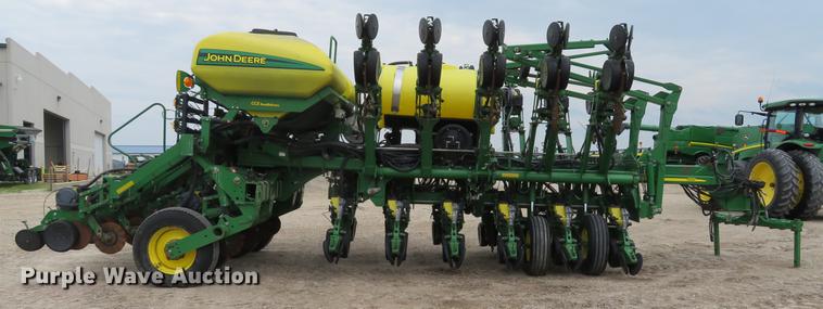 image for item DE8055 2004 John Deere 1790 CCS split row planter