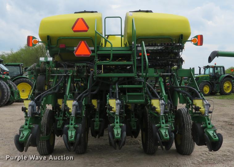 image for item DE8055 2004 John Deere 1790 CCS split row planter