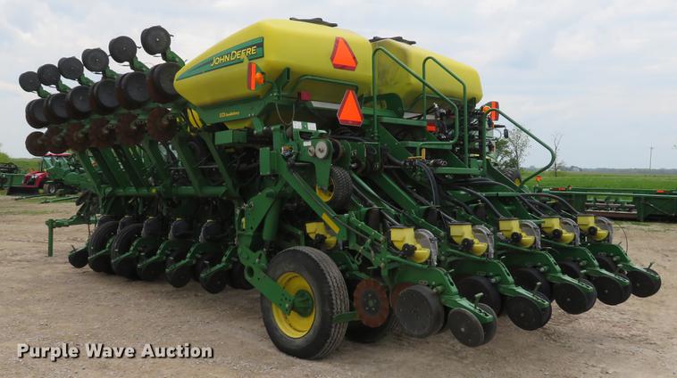 image for item DE8055 2004 John Deere 1790 CCS split row planter