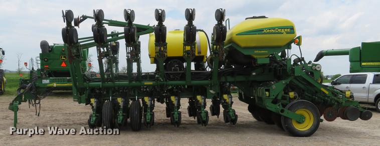 image for item DE8055 2004 John Deere 1790 CCS split row planter