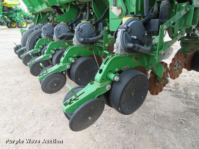 image for item DE8055 2004 John Deere 1790 CCS split row planter