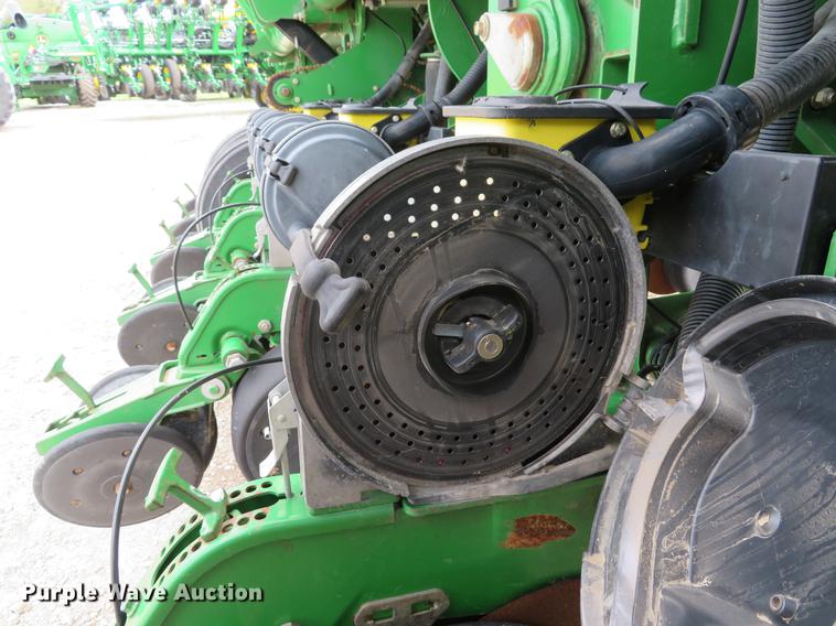 image for item DE8055 2004 John Deere 1790 CCS split row planter