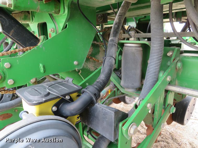 image for item DE8055 2004 John Deere 1790 CCS split row planter
