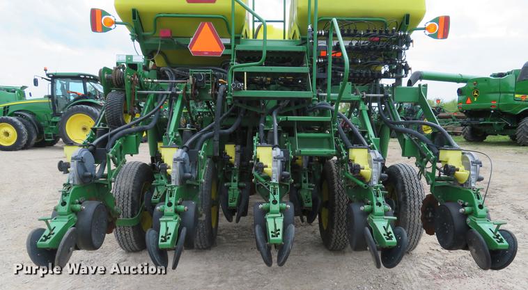 image for item DE8055 2004 John Deere 1790 CCS split row planter