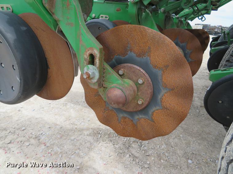 image for item DE8055 2004 John Deere 1790 CCS split row planter