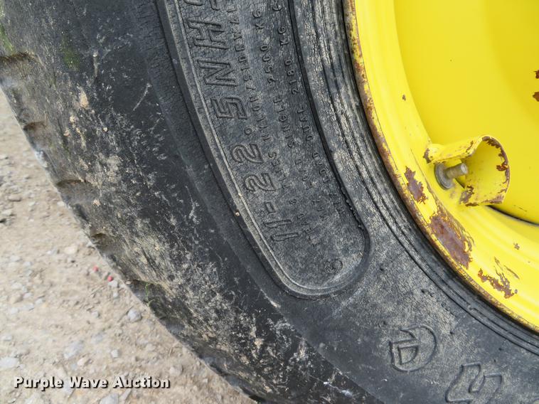 image for item DE8055 2004 John Deere 1790 CCS split row planter