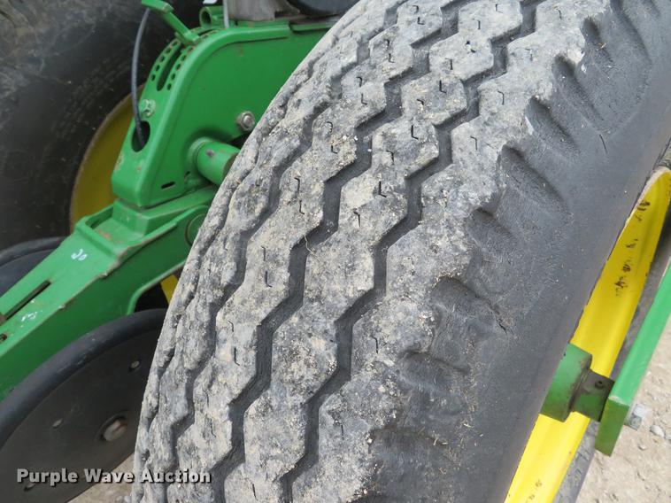 image for item DE8055 2004 John Deere 1790 CCS split row planter