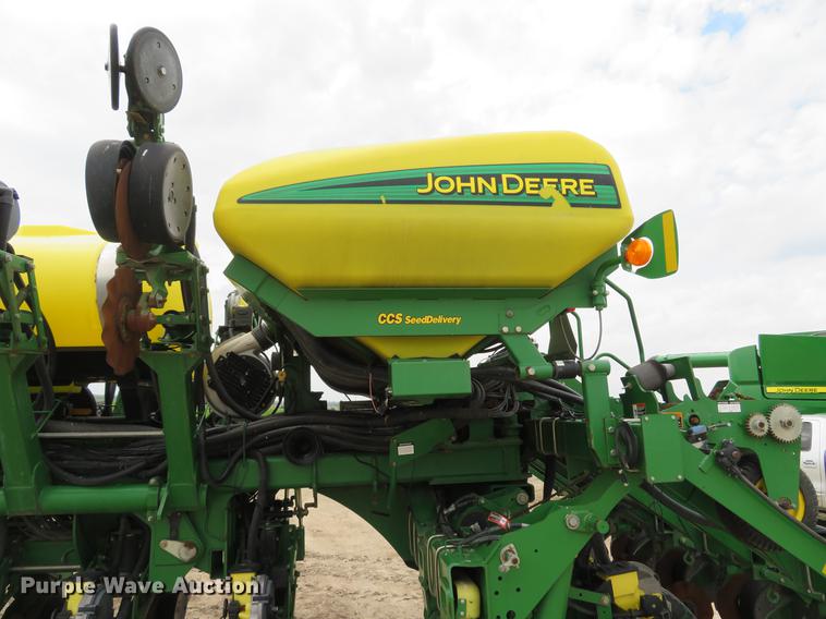 image for item DE8055 2004 John Deere 1790 CCS split row planter