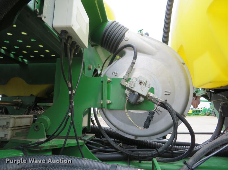 image for item DE8055 2004 John Deere 1790 CCS split row planter