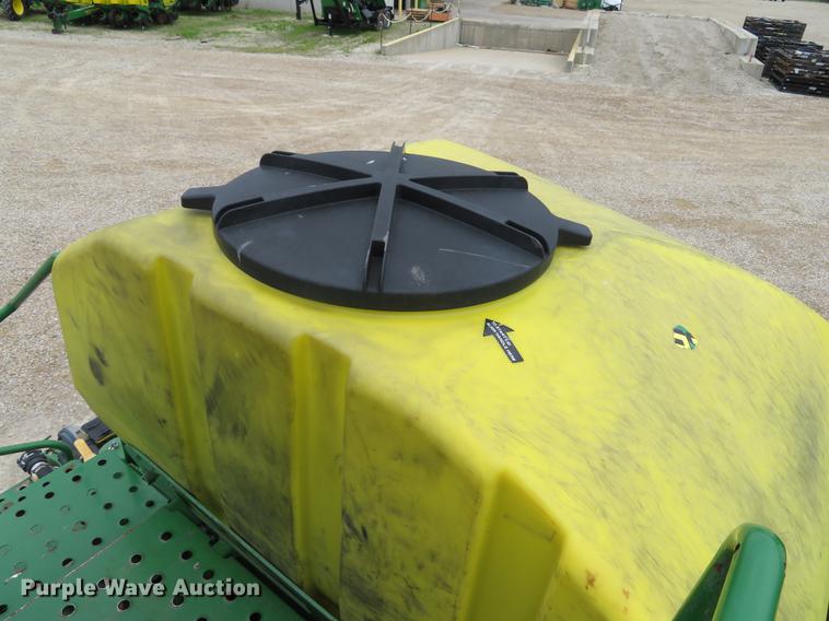 image for item DE8055 2004 John Deere 1790 CCS split row planter