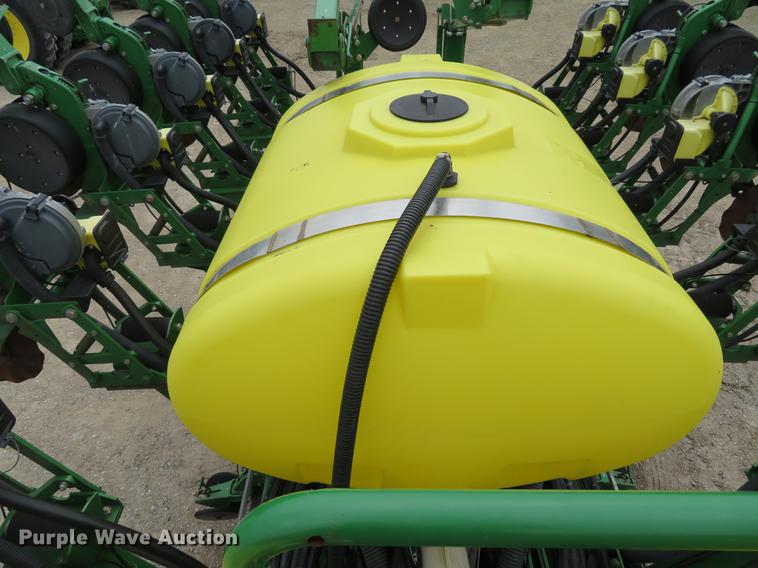 image for item DE8055 2004 John Deere 1790 CCS split row planter