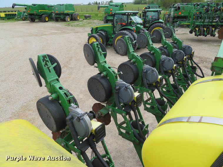 image for item DE8055 2004 John Deere 1790 CCS split row planter