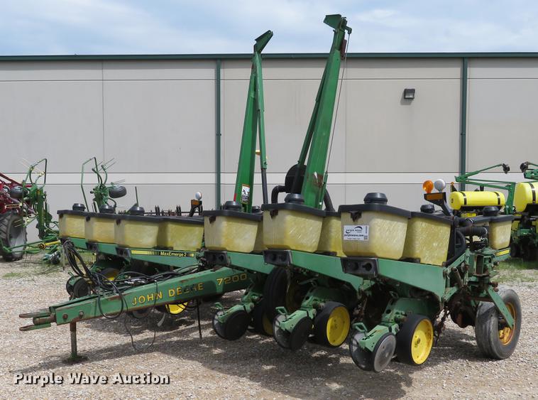 image for item DE8056 John Deere 7200 Max Emerge 2 planter