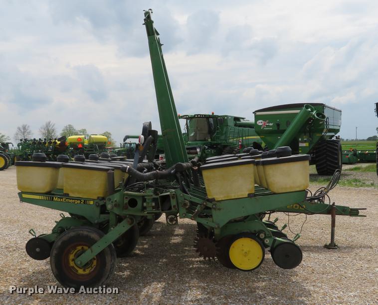 image for item DE8056 John Deere 7200 Max Emerge 2 planter