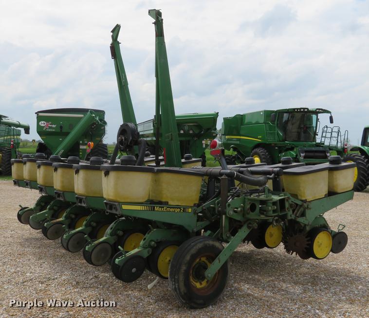 image for item DE8056 John Deere 7200 Max Emerge 2 planter