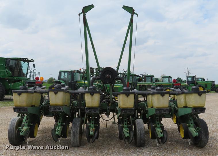image for item DE8056 John Deere 7200 Max Emerge 2 planter