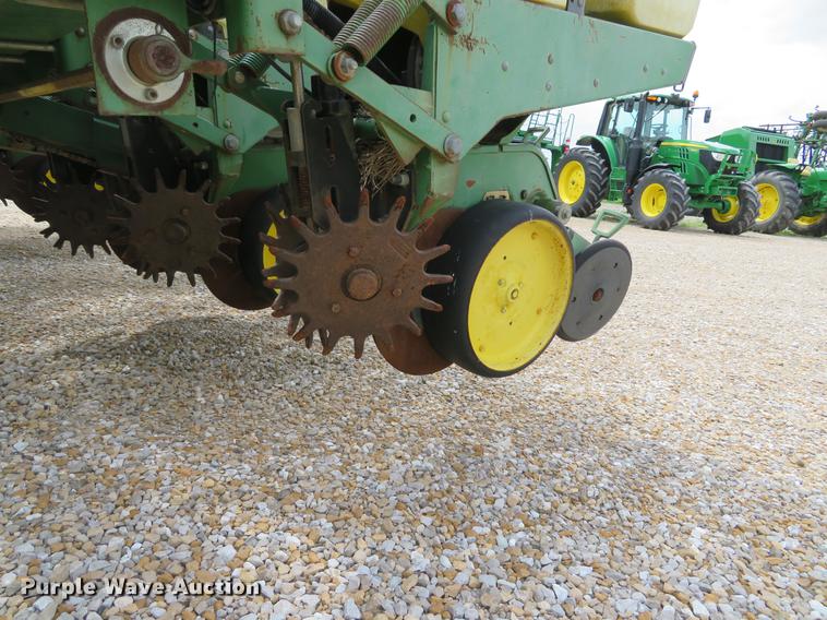 image for item DE8056 John Deere 7200 Max Emerge 2 planter