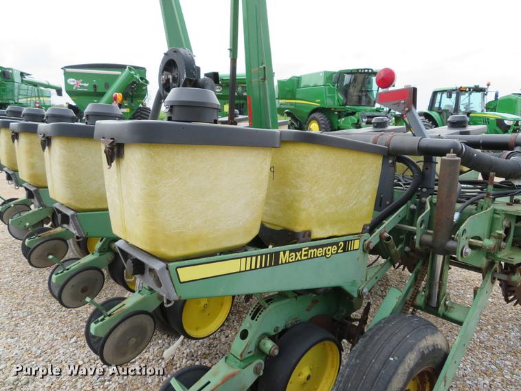 image for item DE8056 John Deere 7200 Max Emerge 2 planter