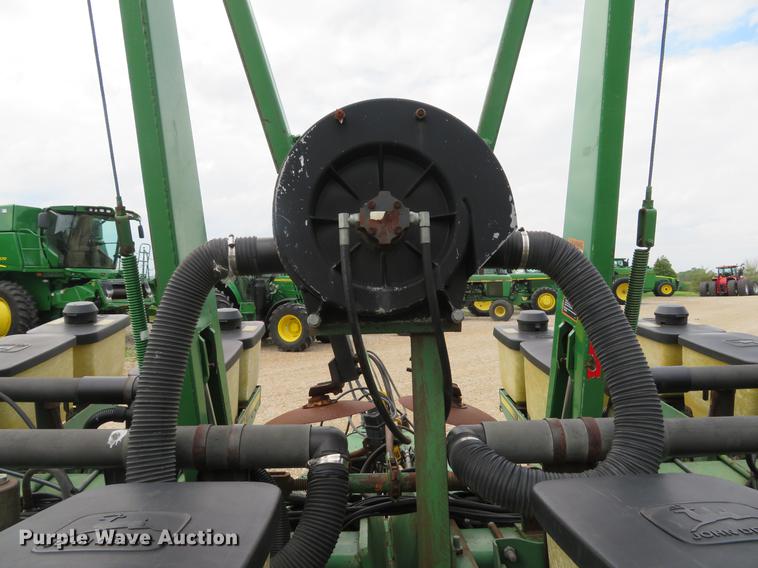 image for item DE8056 John Deere 7200 Max Emerge 2 planter